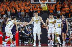 开云体育APP下载-球队密集训练备战季后赛，为CBA联赛增光