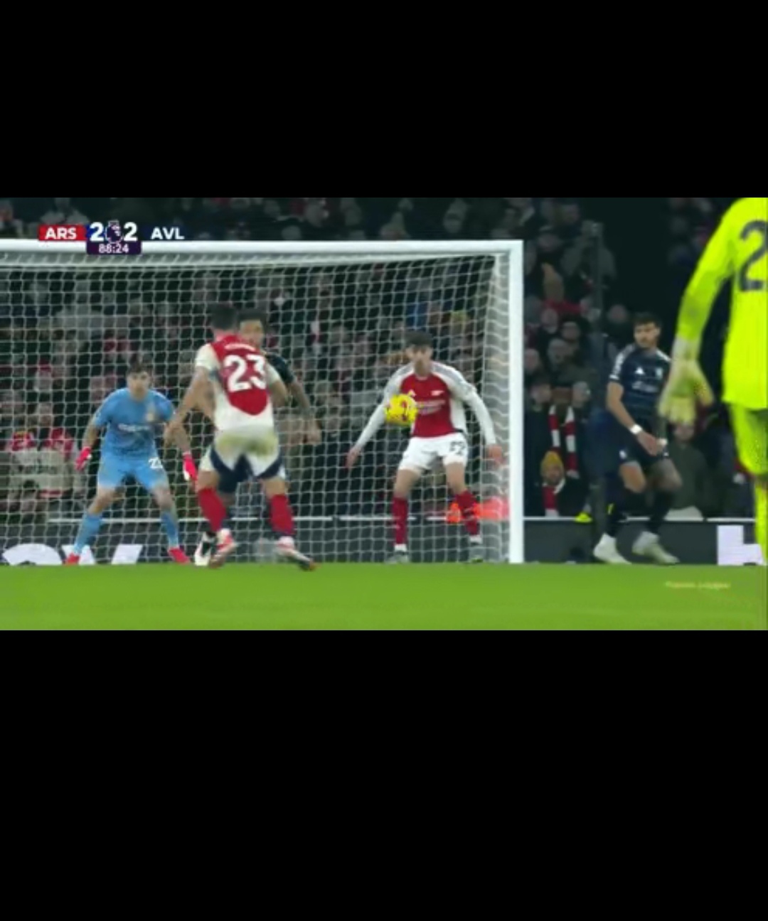 格拉纳达门将扑出关键球，帮助球队取胜