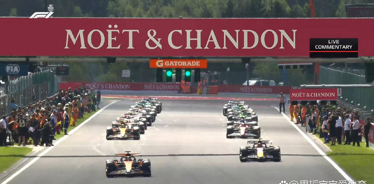 比利时队在比赛中表现强劲取得胜利