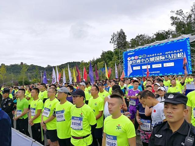 爱尔兰马拉松选手勇夺季军，实现突破