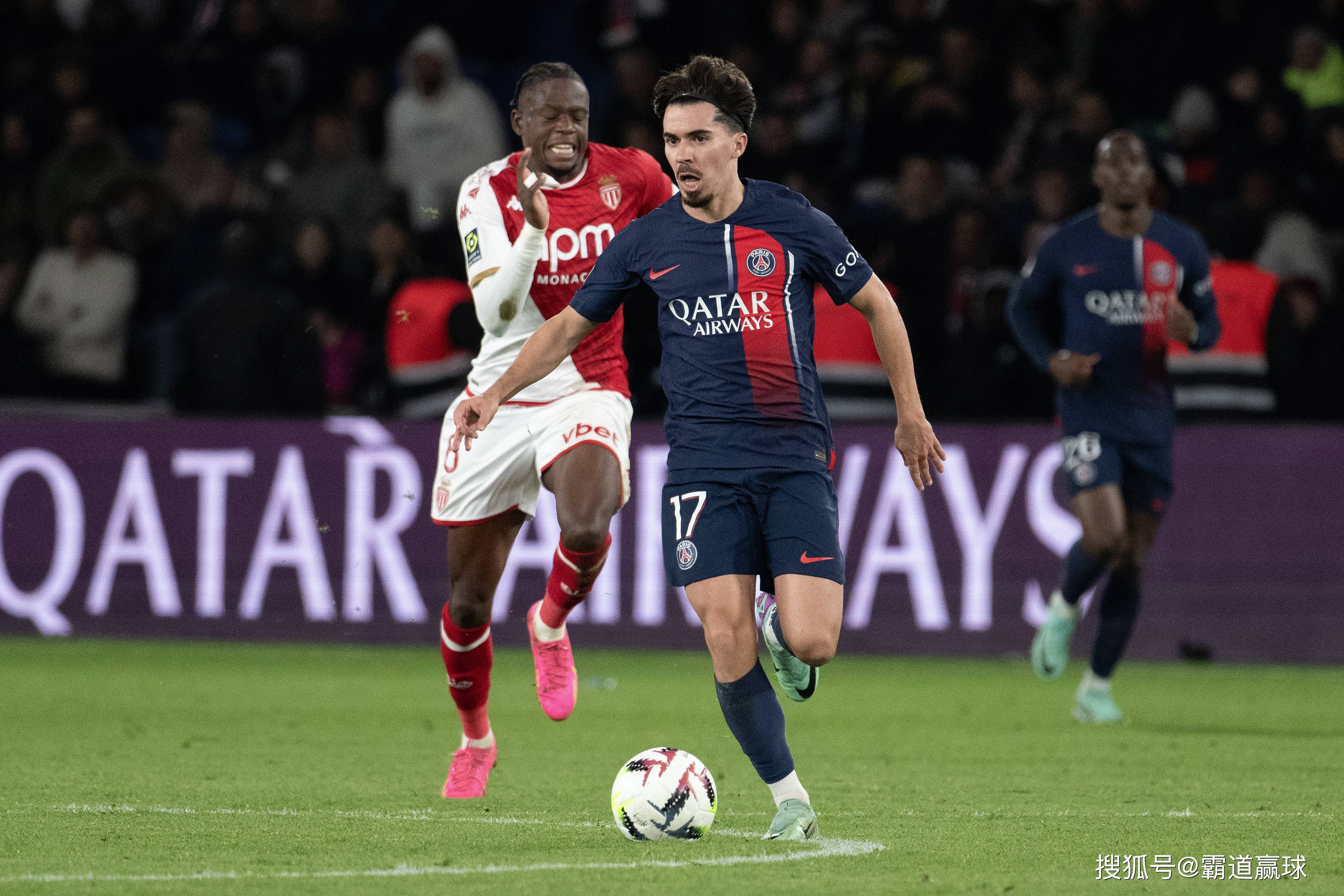 巴黎圣日耳曼2-1击败曼联，提前锁定小组第一！